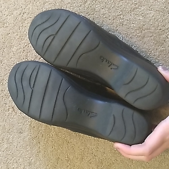 Women's Black Clarks Shoes, Size 6.5 - Picture 6 of 7